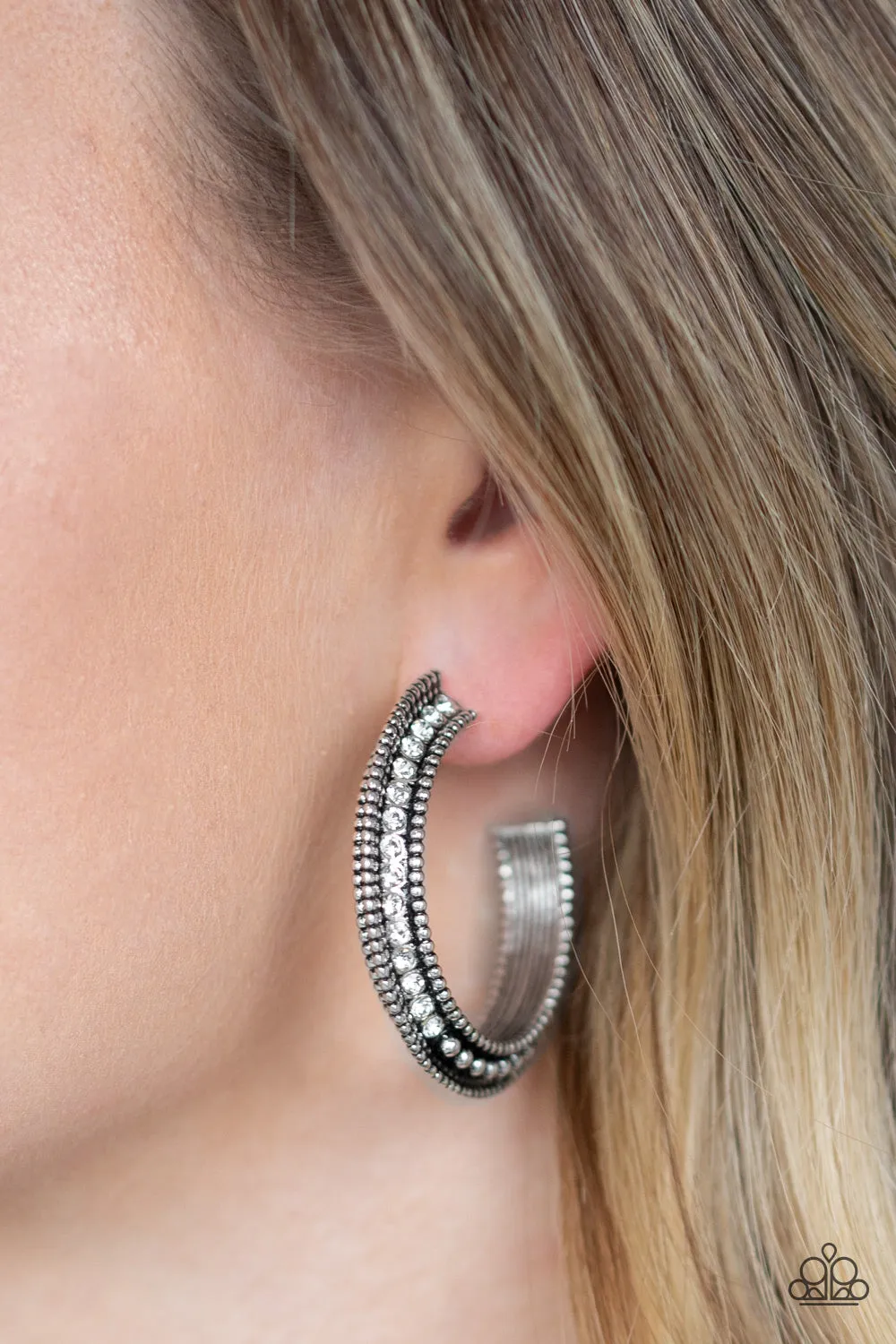 Paparazzi Accessories  - Retro Reverberation #L5 - White Earring